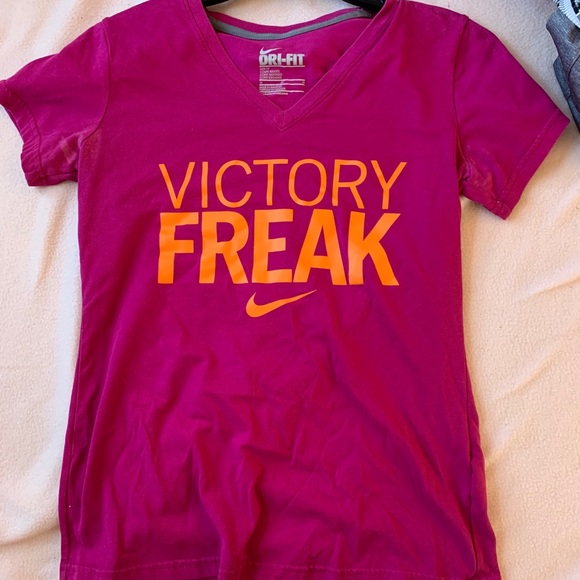 Mixture of Nike tops. - Picture 3 of 7